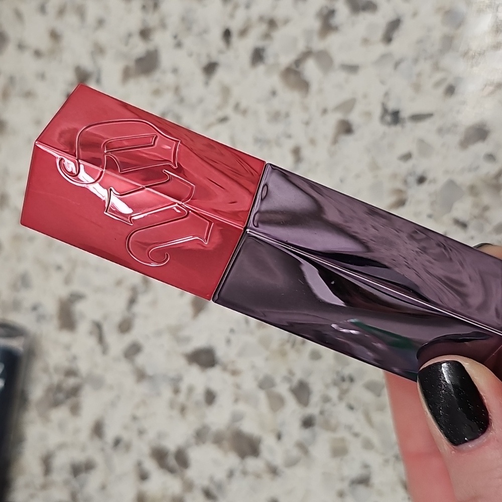 Urban Decay Lip Gloss Text Em